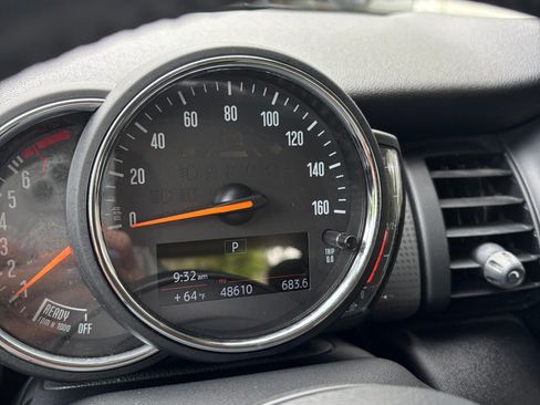 Used 2018 MINI Cooper 4-Door Hardtop image 27