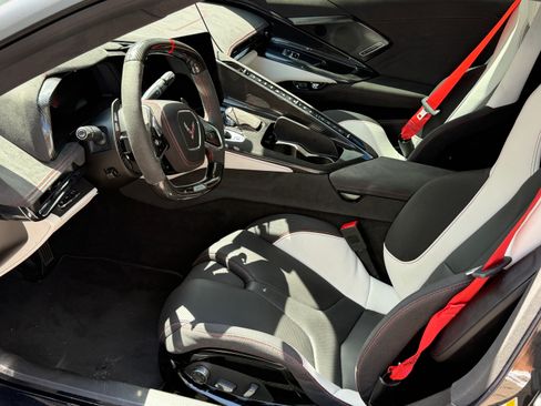 Used 2023 Chevrolet Corvette Z06 w/ Z07 Performance Package RWD image 5
