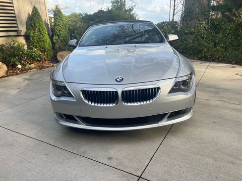 Used 2010 BMW 650i Convertible image 2