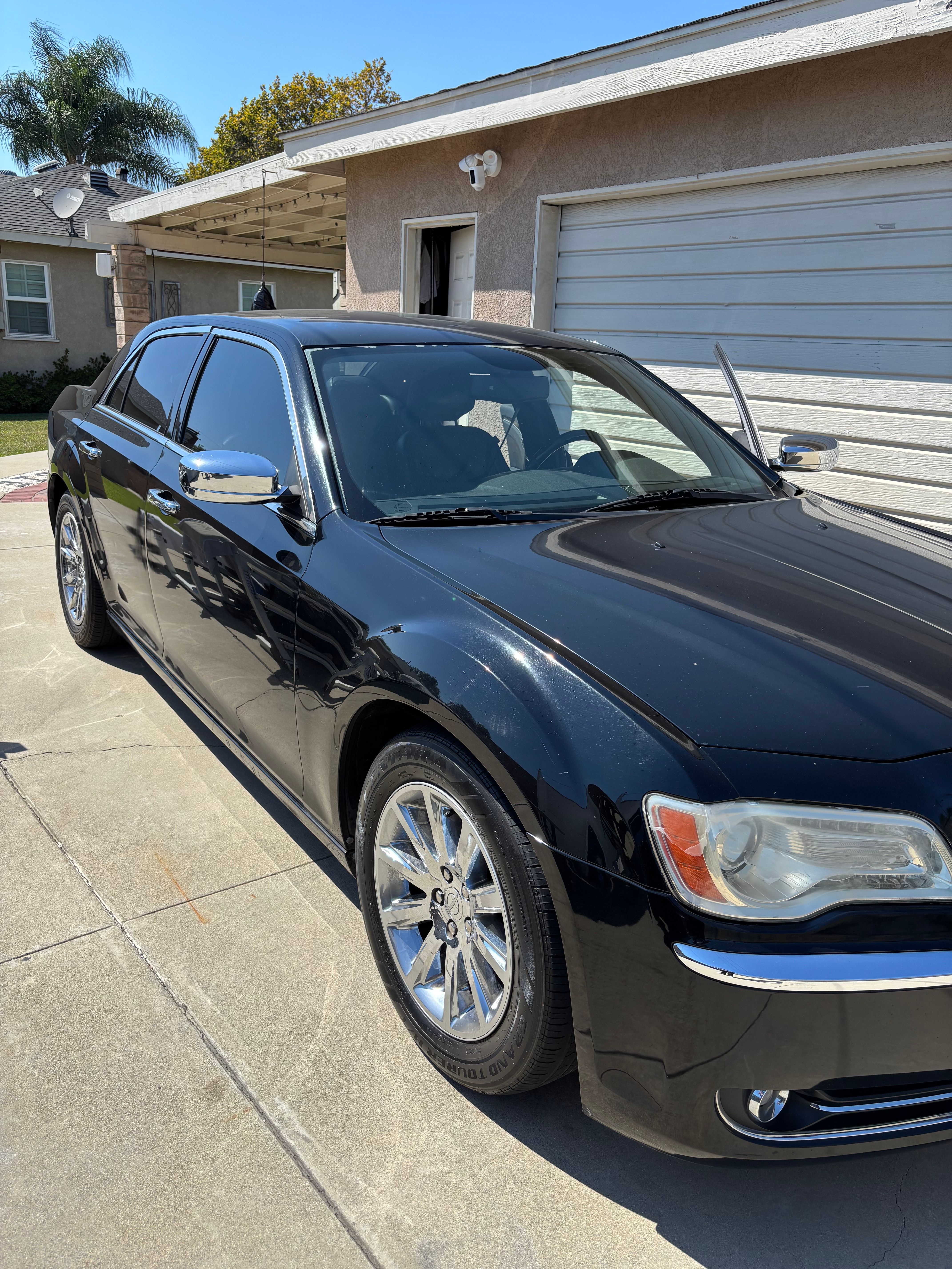 Used 2013 Chrysler 300 C RWD image 9
