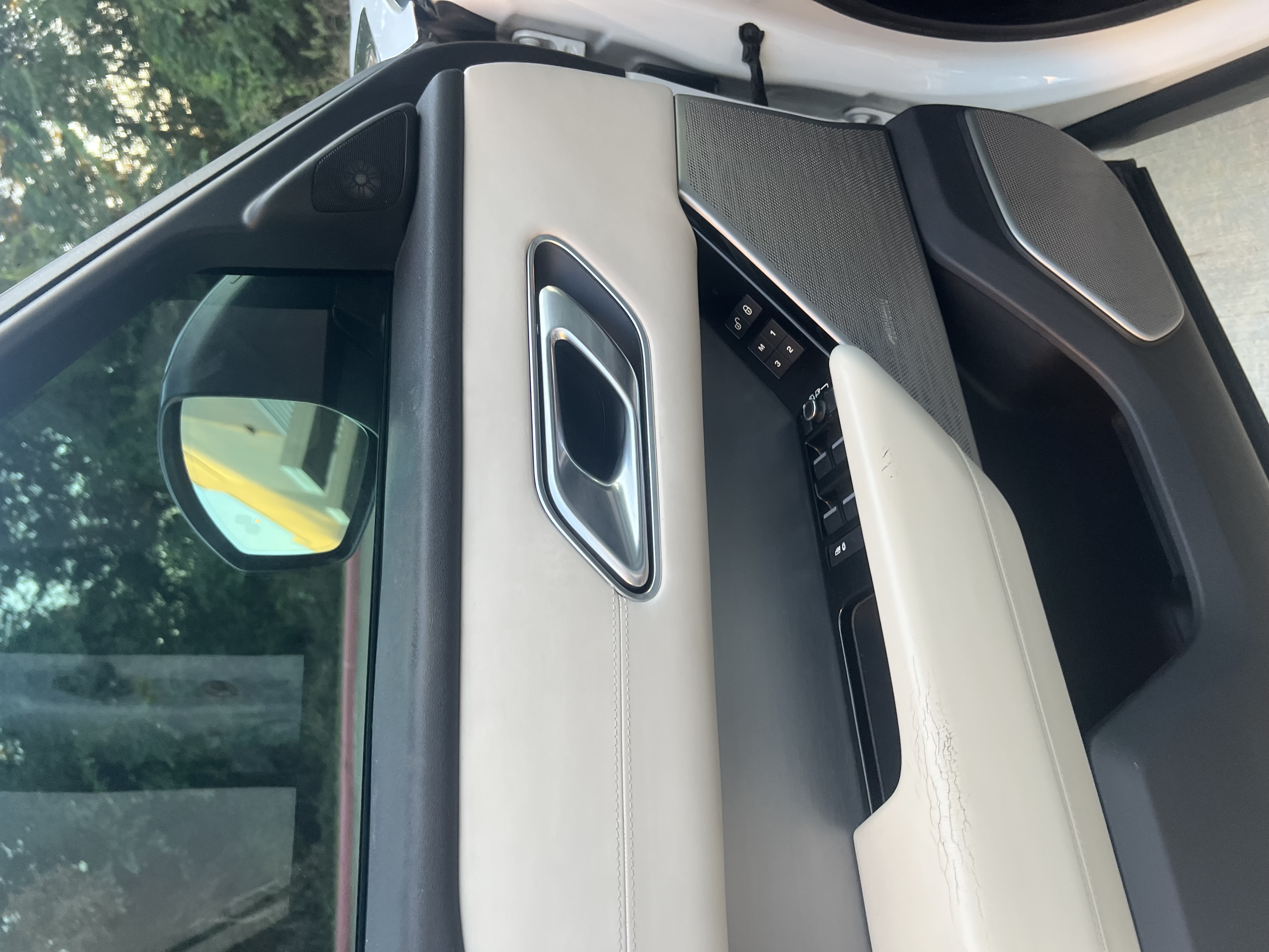 Used 2018 Land Rover Range Rover Velar R-Dynamic SE AWD/4WD image 16