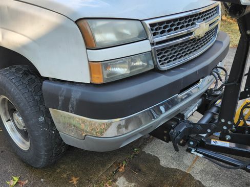 Used 2005 Chevrolet Silverado 2500 W/T w/ Heavy-Duty Power Package image 19