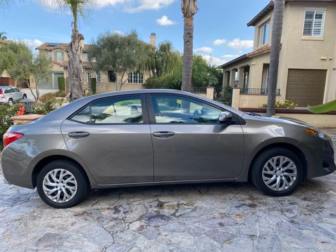 Used 2018 Toyota Corolla LE image 8