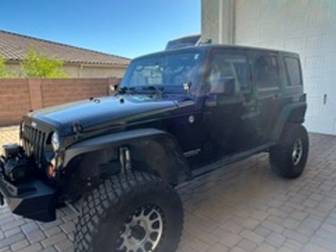 Used 2012 Jeep Wrangler Unlimited Rubicon w/ Connectivity Group AWD/4WD image 6