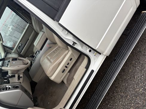 Used 2012 Ford Expedition Limited image 8