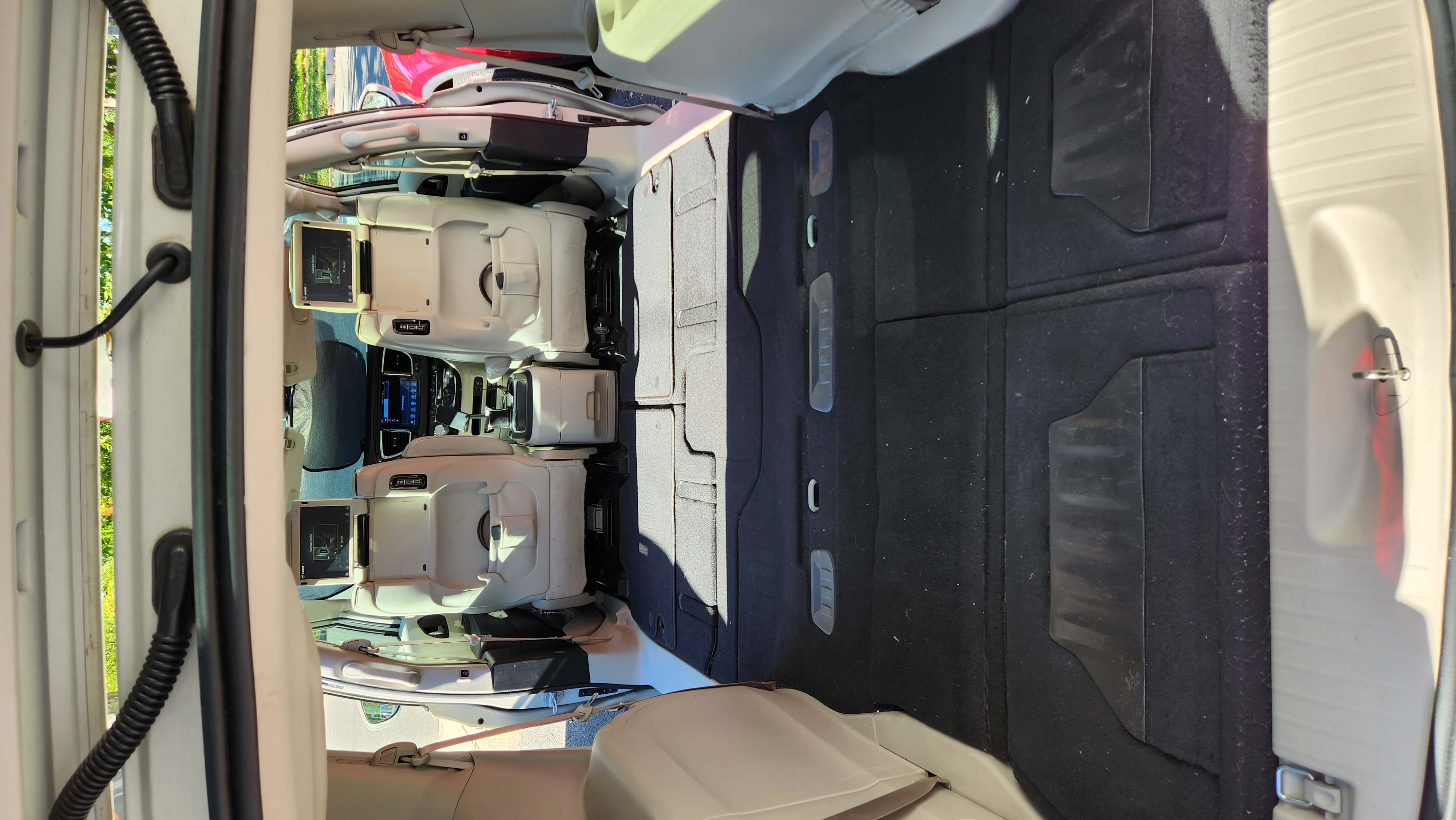 Used 2017 Chrysler Pacifica Limited w/ UConnect Theater Package FWD image 20