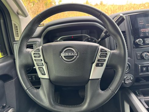 Used 2023 Nissan Titan SV w/ SV Convenience Package image 18