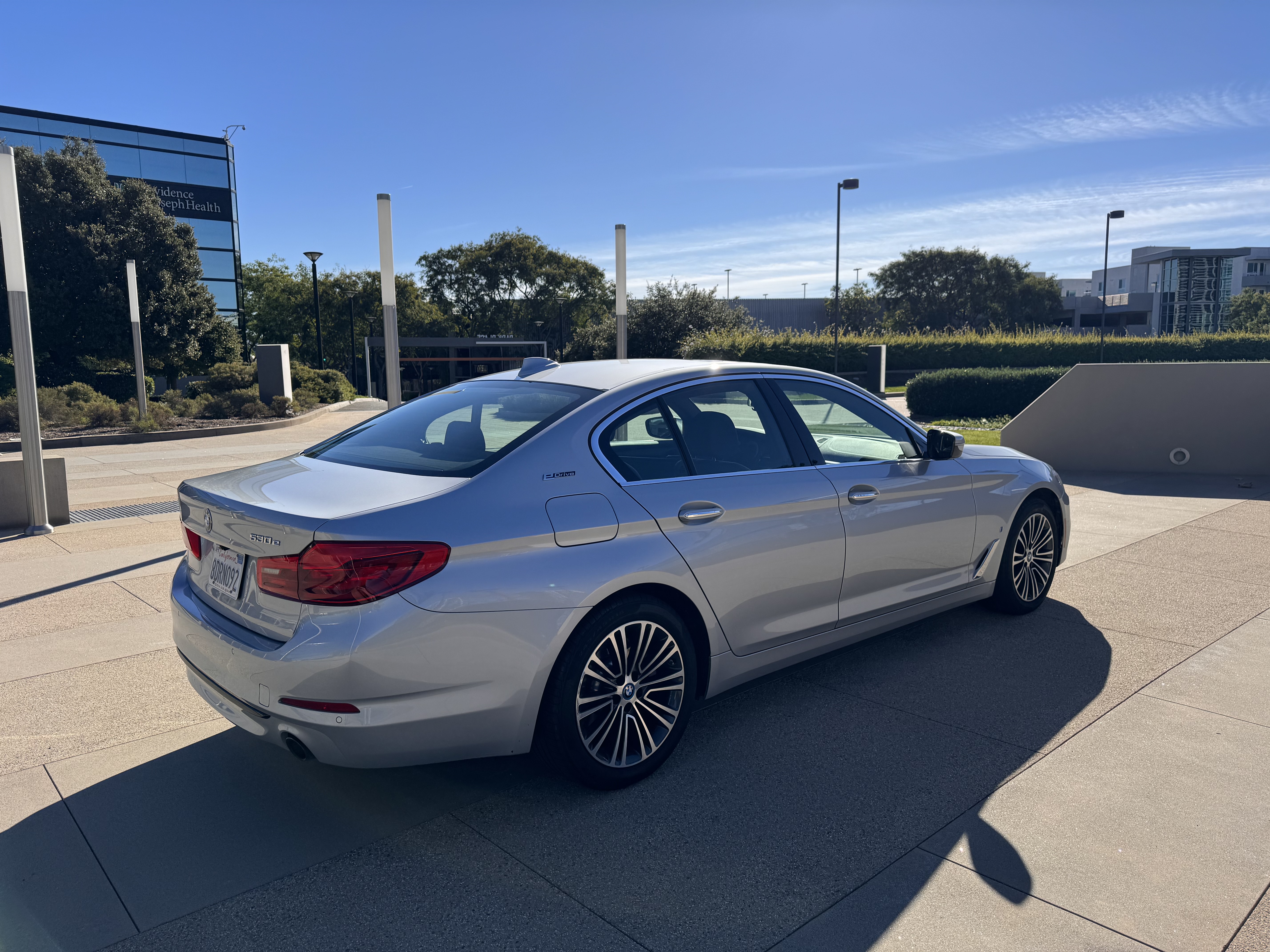 Used 2018 BMW 530e xDrive AWD/4WD image 2