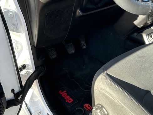 Used 2018 Jeep Wrangler Sport AWD/4WD image 10