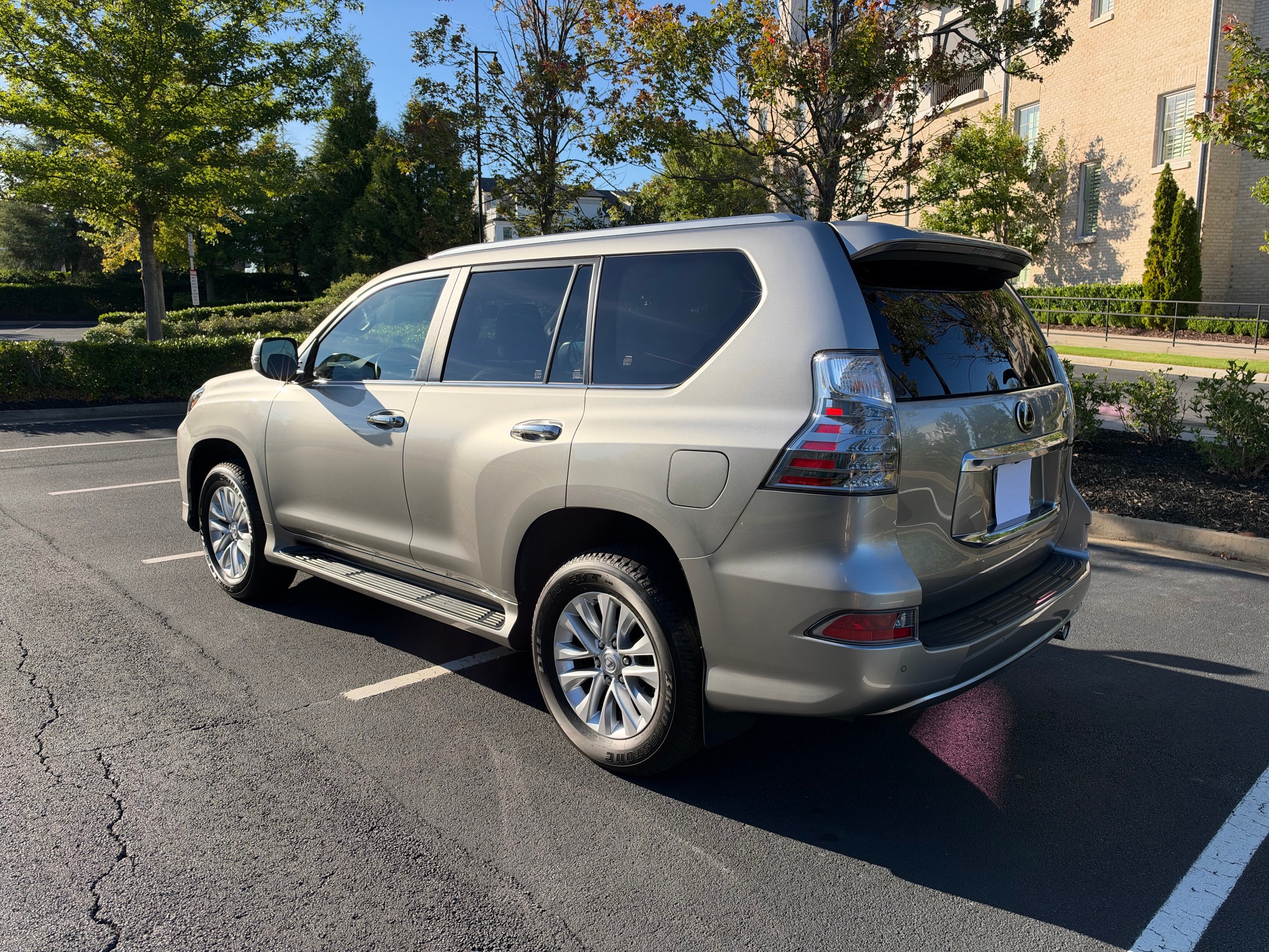 Used 2022 Lexus GX 460 Premium w/ Premium Package AWD/4WD image 4