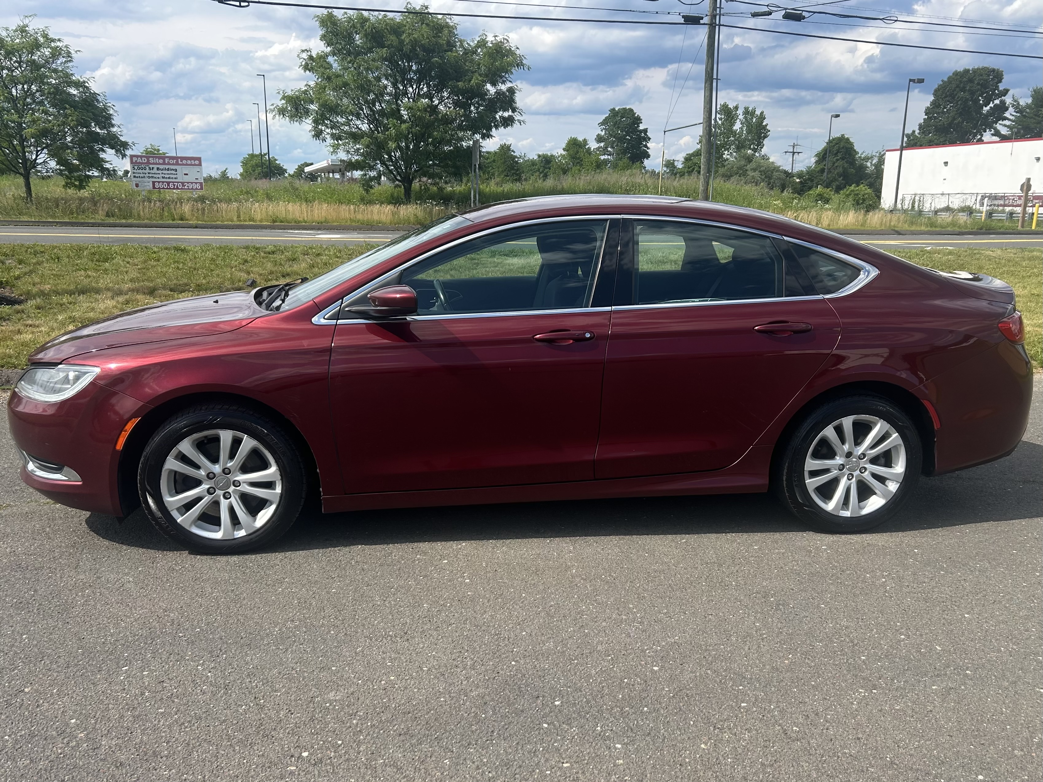 Used 2016 Chrysler 200 Limited FWD image 1