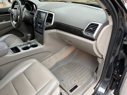 Used 2011 Jeep Grand Cherokee Laredo image 11