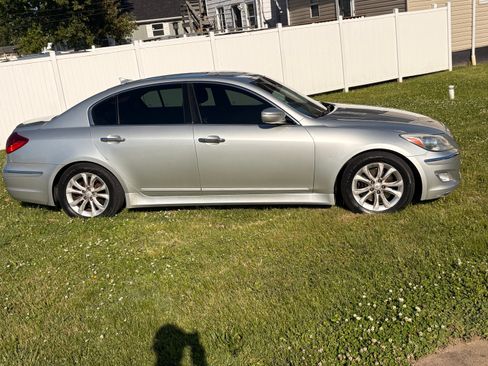 Used 2013 Hyundai Genesis 3.8 RWD image 12
