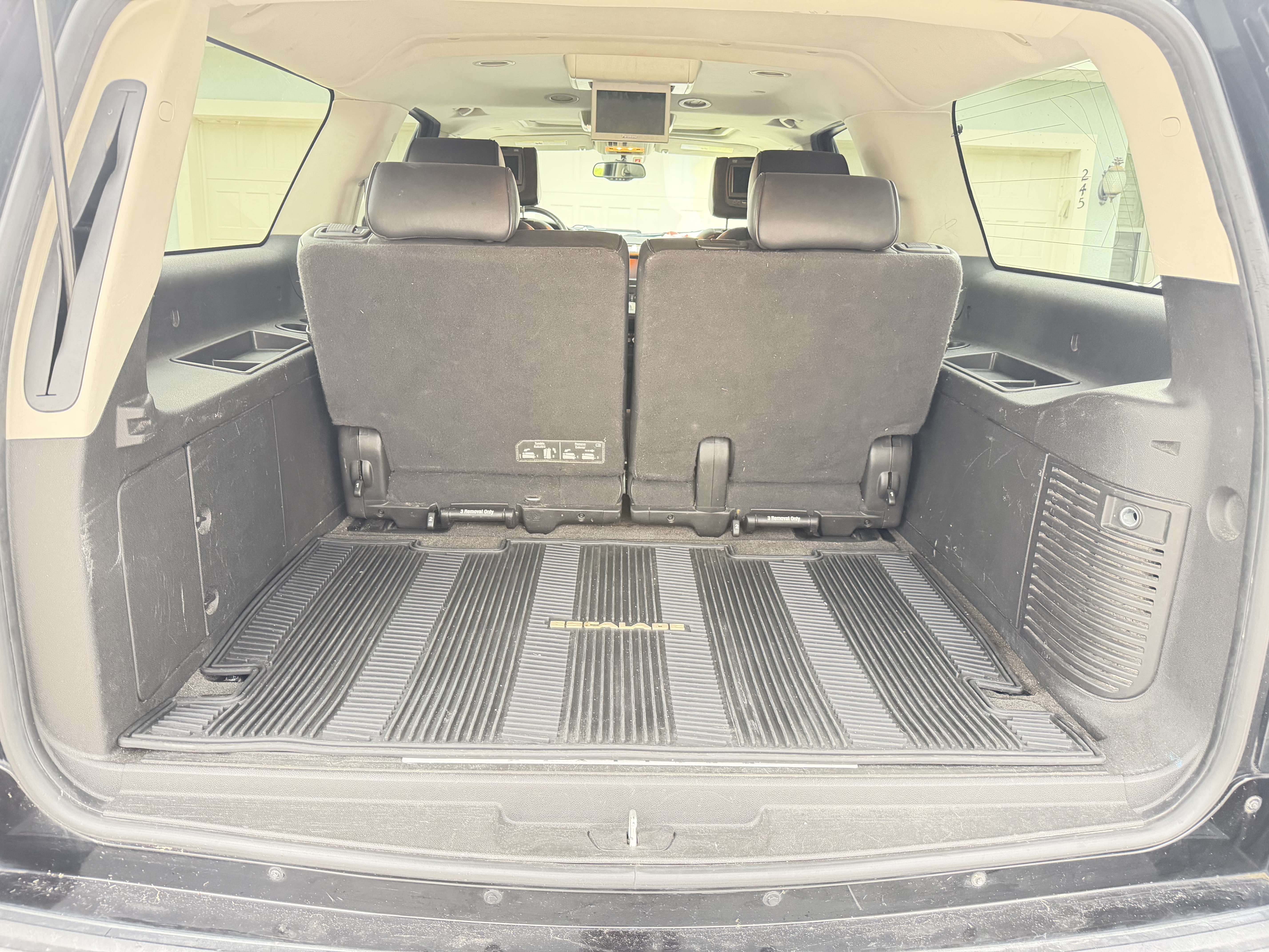 Used 2012 Cadillac Escalade ESV Platinum AWD/4WD image 16