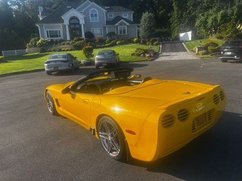 Used 2002 Chevrolet Corvette Convertible w/ Preferred Equipment Group2 RWD image 11