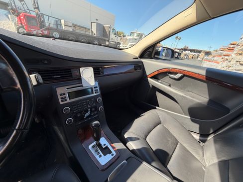 Used 2009 Volvo V70 image 12