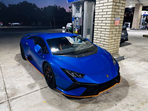 Used 2023 Lamborghini Huracan Tecnica image 4