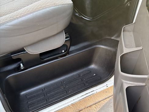 Used 2014 Chevrolet Express 3500 Extended image 17