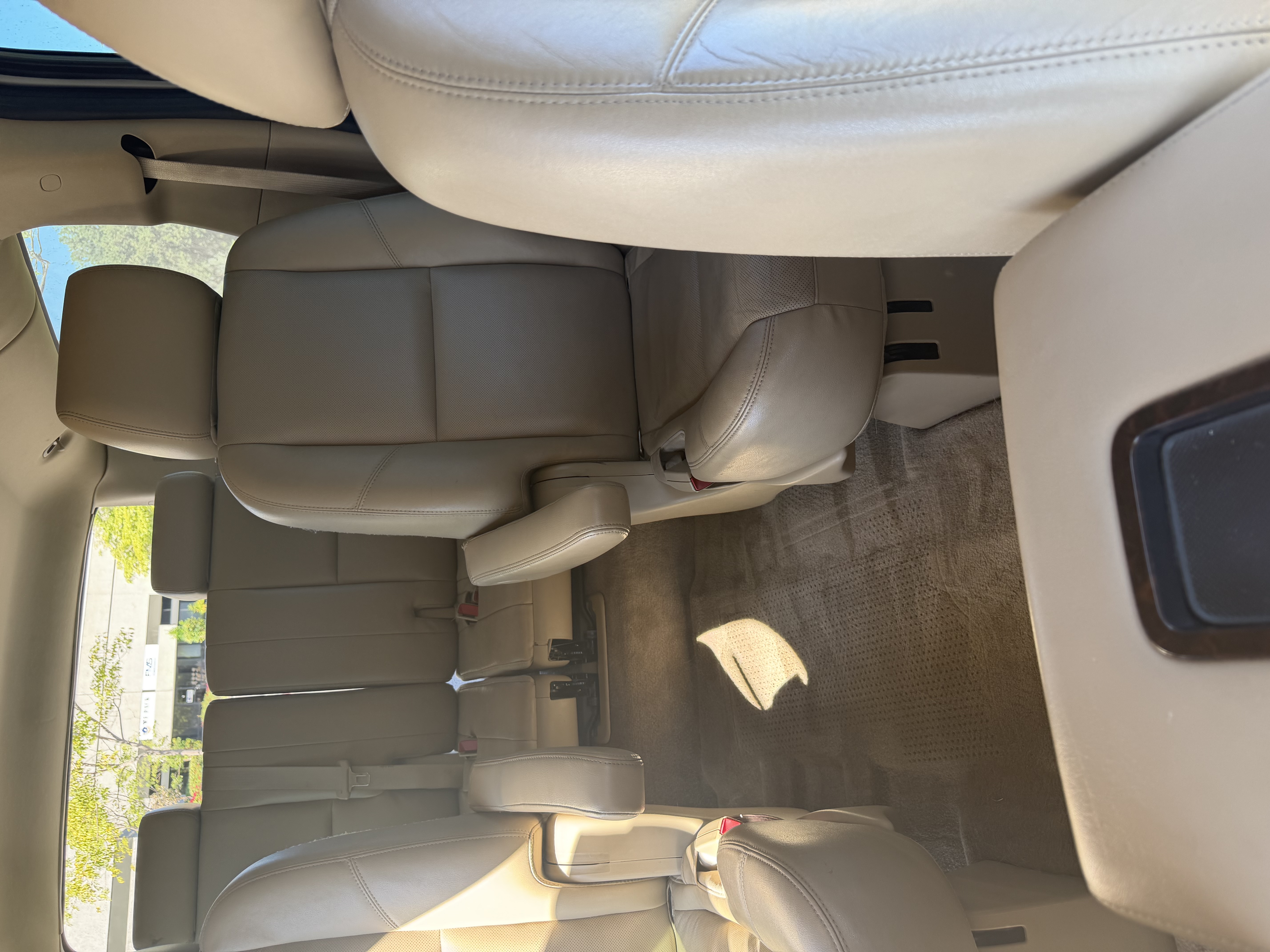 Used 2011 GMC Yukon XL Denali RWD image 9