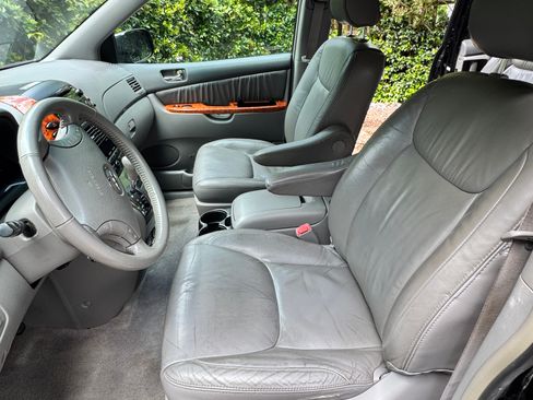 Used 2008 Toyota Sienna XLE FWD image 5