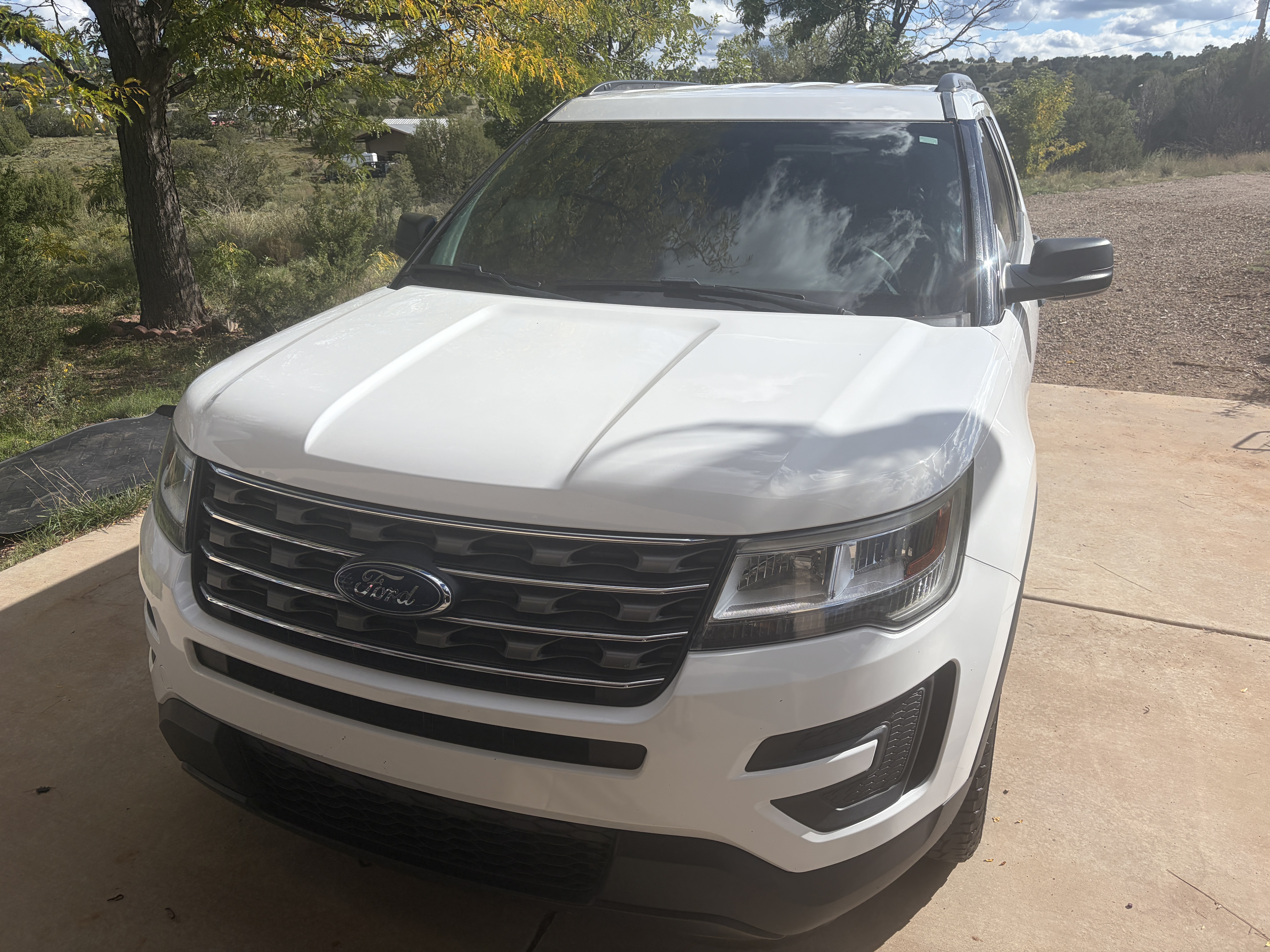 Used 2017 Ford Explorer 4WD image 2