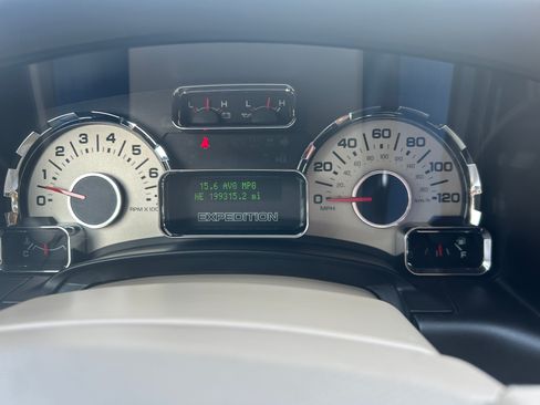 Used 2014 Ford Expedition EL XLT w/ Equipment Group 202A image 4