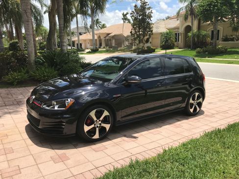 Used 2017 Volkswagen GTI S image 2