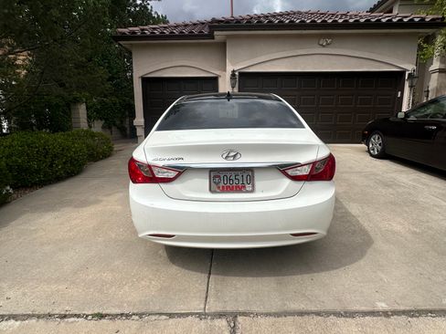 Used 2012 Hyundai Sonata Limited w/ Navigation Pkg FWD image 5