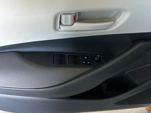 Used 2025 Toyota Corolla LE image 14