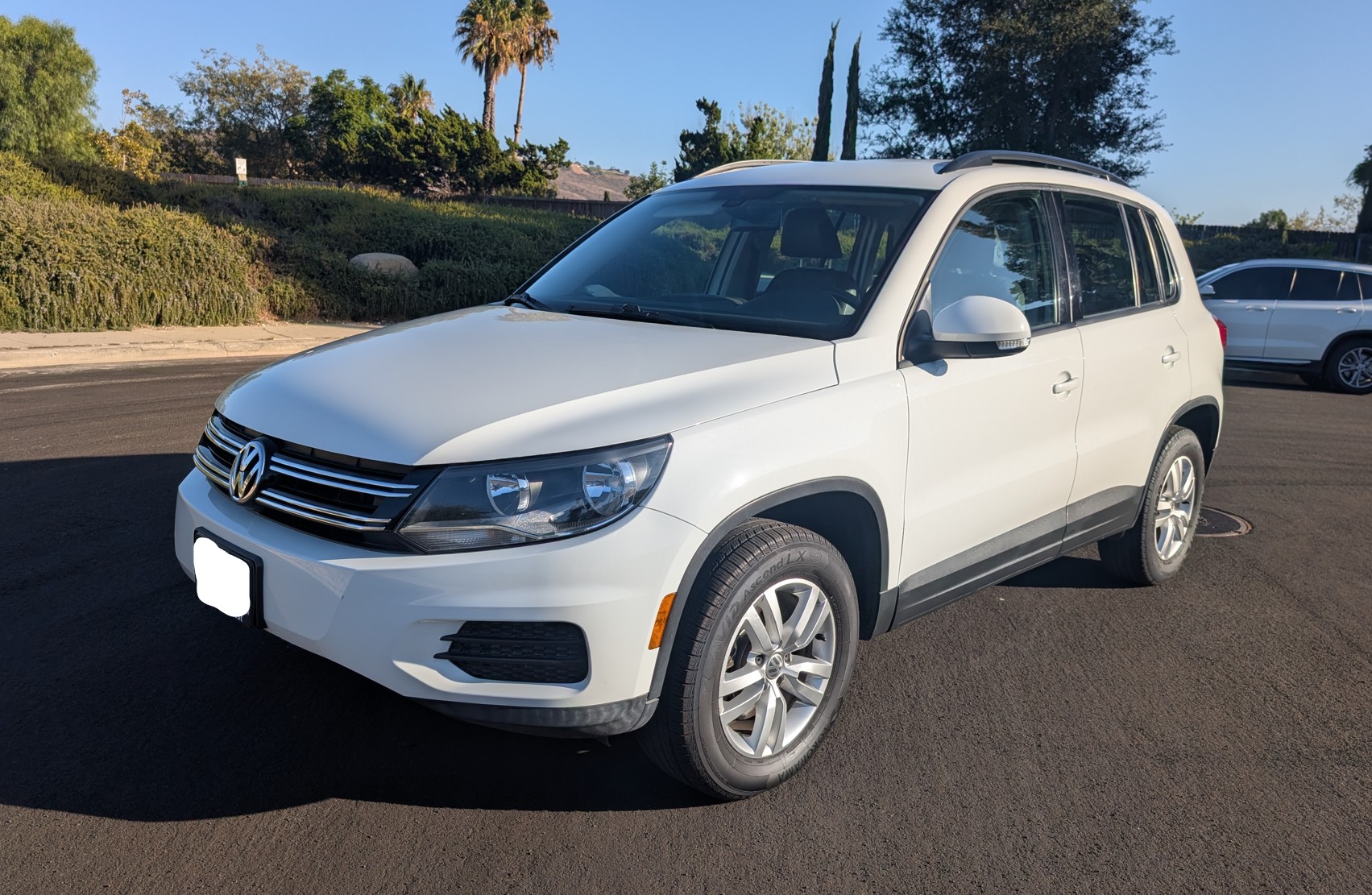 Used 2017 Volkswagen Tiguan S FWD image 1