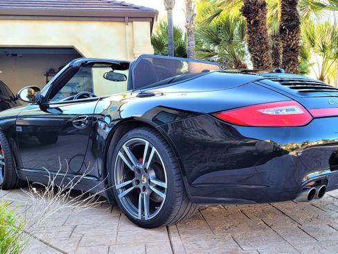 Used 2011 Porsche 911 Carrera 4S image 6