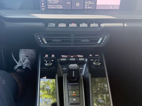 Used 2020 Porsche 911 Carrera image 2