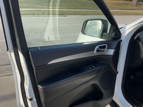 Used 2013 Jeep Grand Cherokee Trailhawk image 6