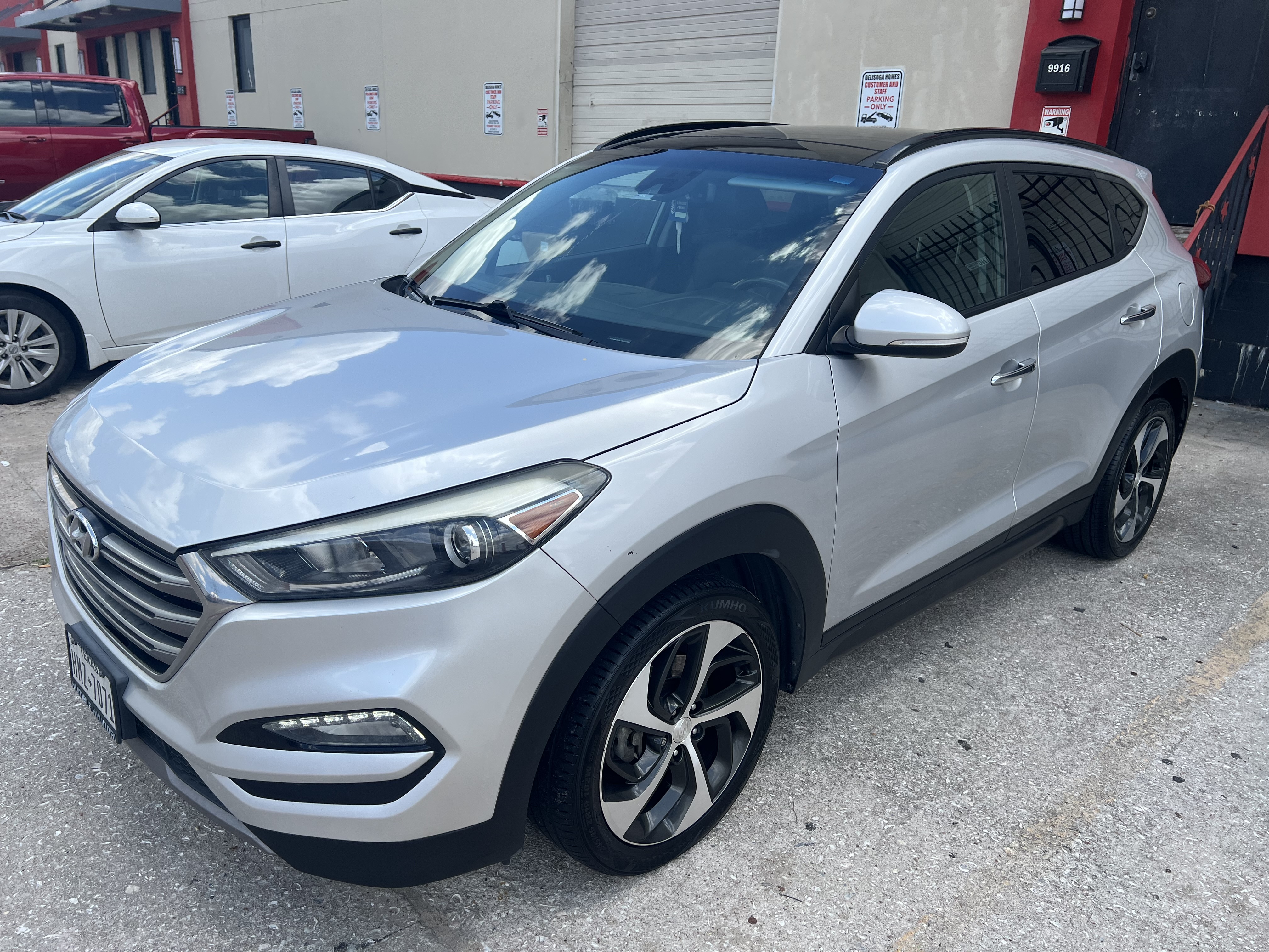 Used 2016 Hyundai Tucson Limited w/ Option Group 03 FWD image 1