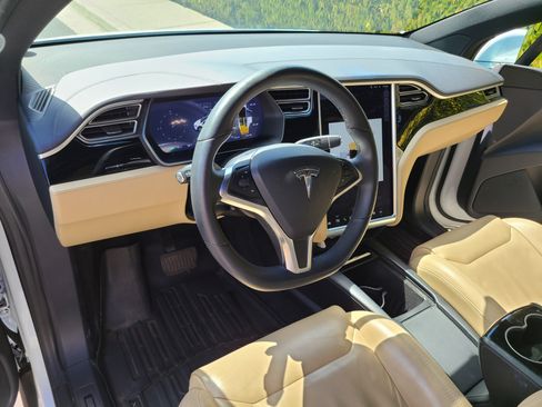 Used 2016 Tesla Model X 75D image 14