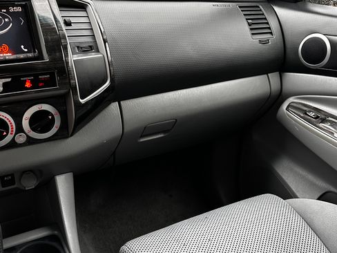 Used 2011 Toyota Tacoma PreRunner image 15