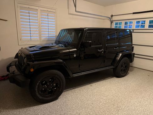 Used 2015 Jeep Wrangler Unlimited Sahara AWD/4WD image 2