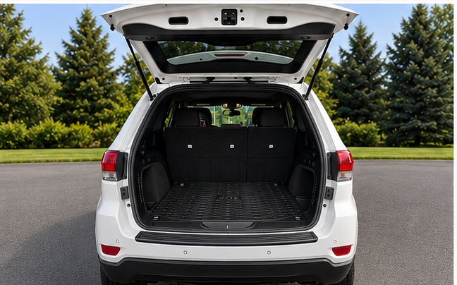 Used 2018 Jeep Grand Cherokee Laredo AWD/4WD image 9