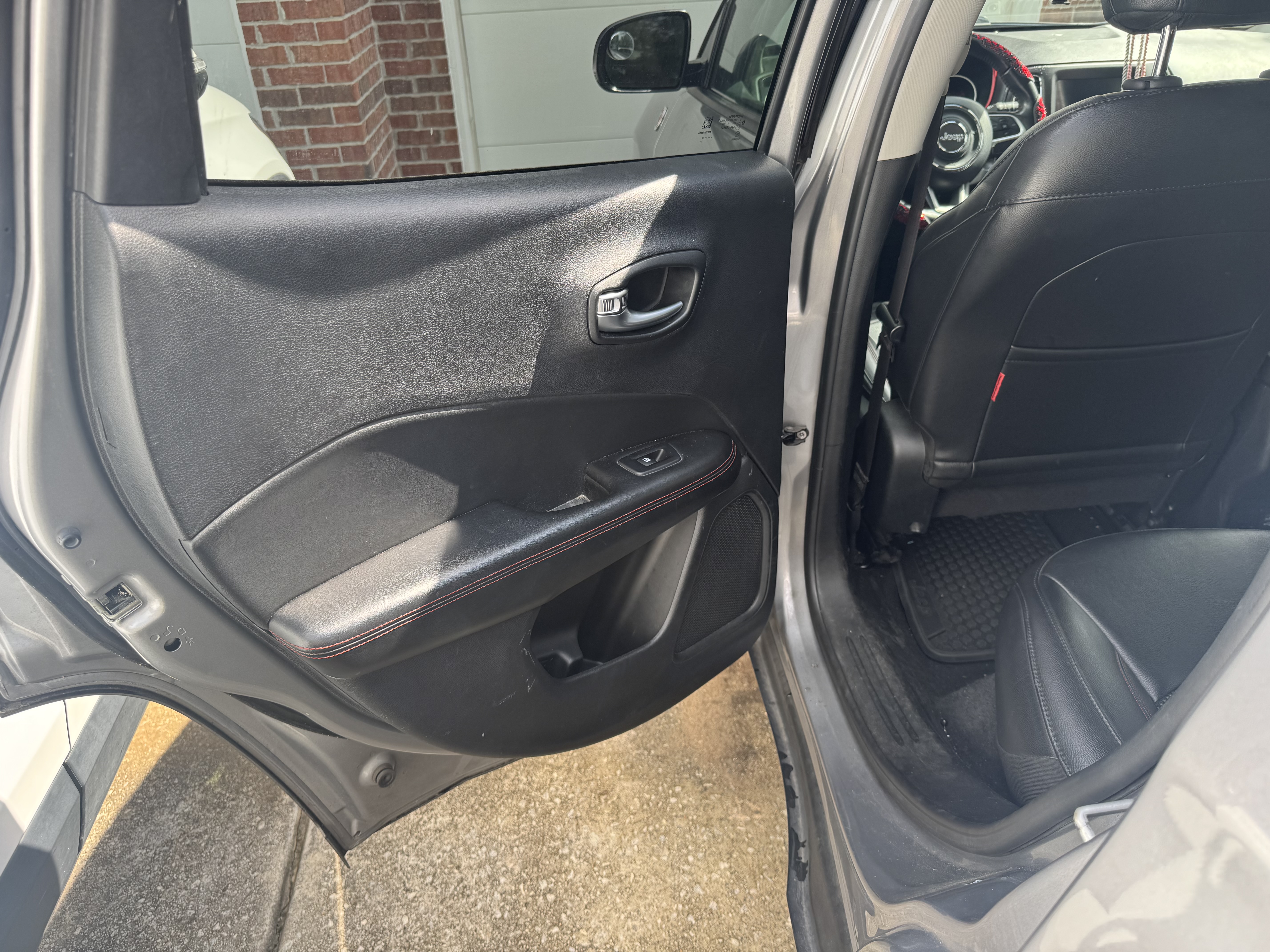 Used 2019 Jeep Compass Trailhawk AWD/4WD image 1