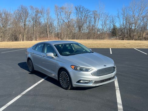 Used 2017 Ford Fusion Titanium image 2