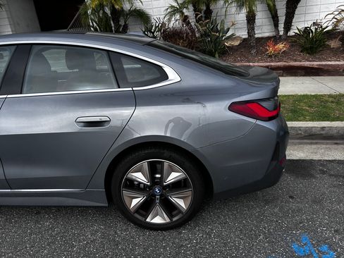 Used 2024 BMW i4 eDrive35 w/ Convenience Package image 8