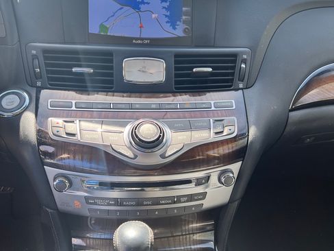 Used 2018 INFINITI Q70 L 3.7 w/ Sensory Package image 14