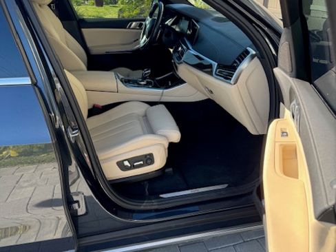 Used 2022 BMW X5 sDrive40i w/ Executive Package image 9