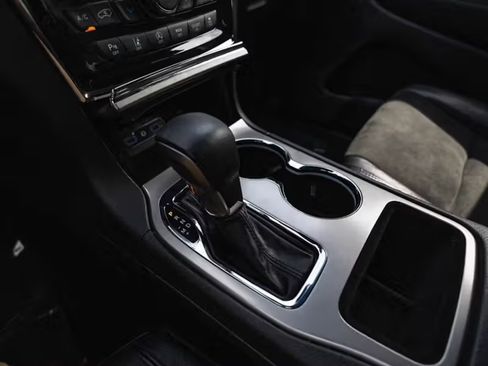 Used 2022 Jeep Grand Cherokee Laredo X image 26