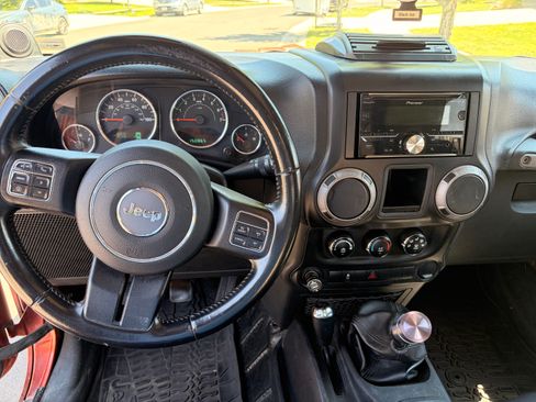 Used 2014 Jeep Wrangler Sport AWD/4WD image 9