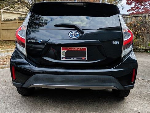 Used 2018 Toyota Prius C Three image 11