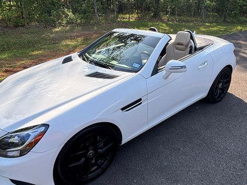 Used 2017 Mercedes-Benz SLC 300 image 1