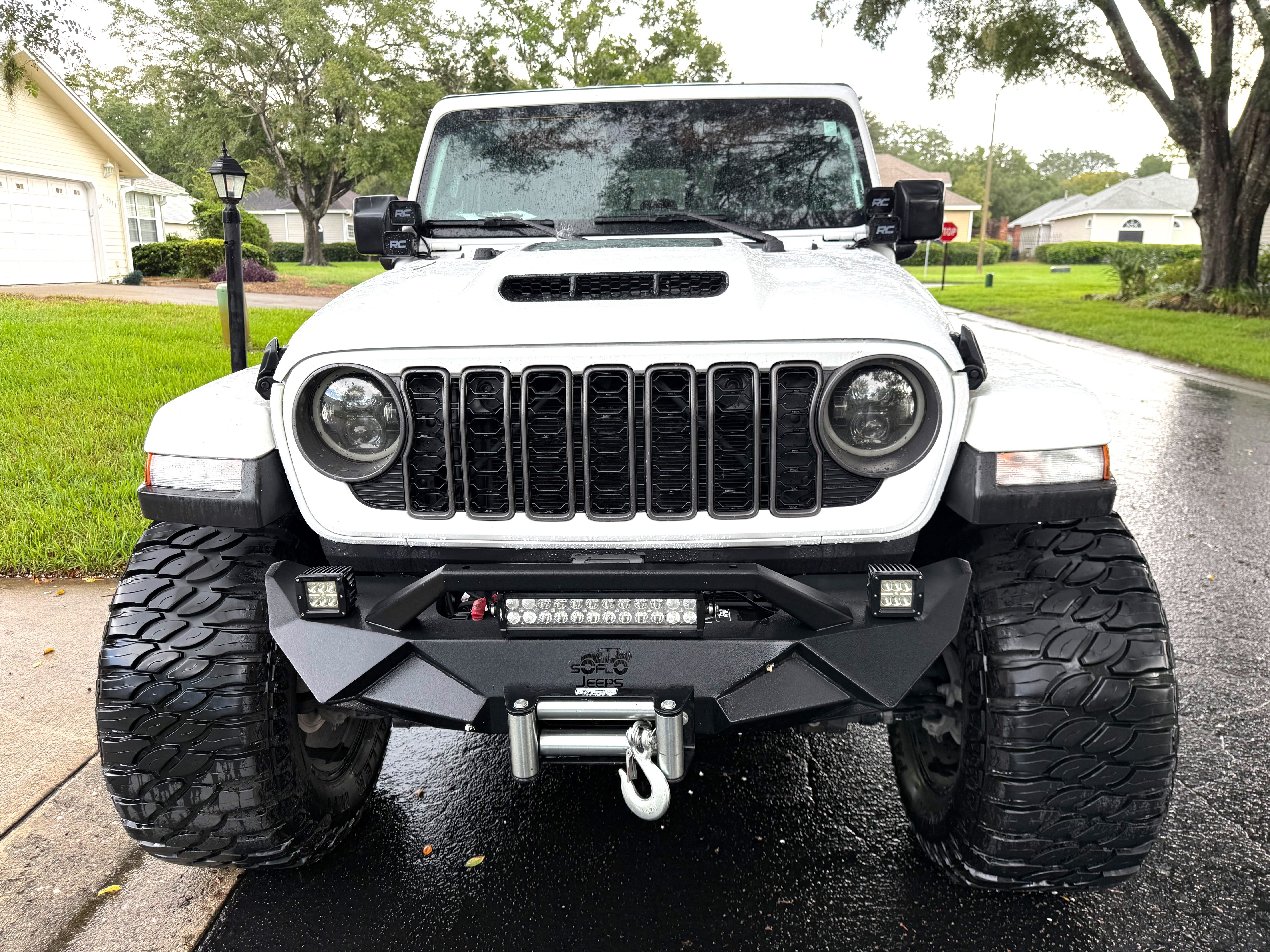Used 2024 Jeep Gladiator Sport AWD/4WD image 1