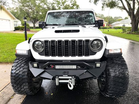 Used 2024 Jeep Gladiator Sport AWD/4WD image 1