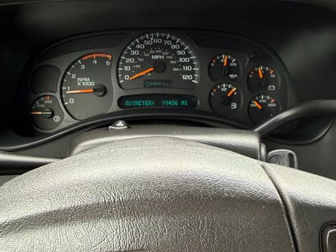 Used 2003 Chevrolet Silverado 2500 LT AWD/4WD image 2